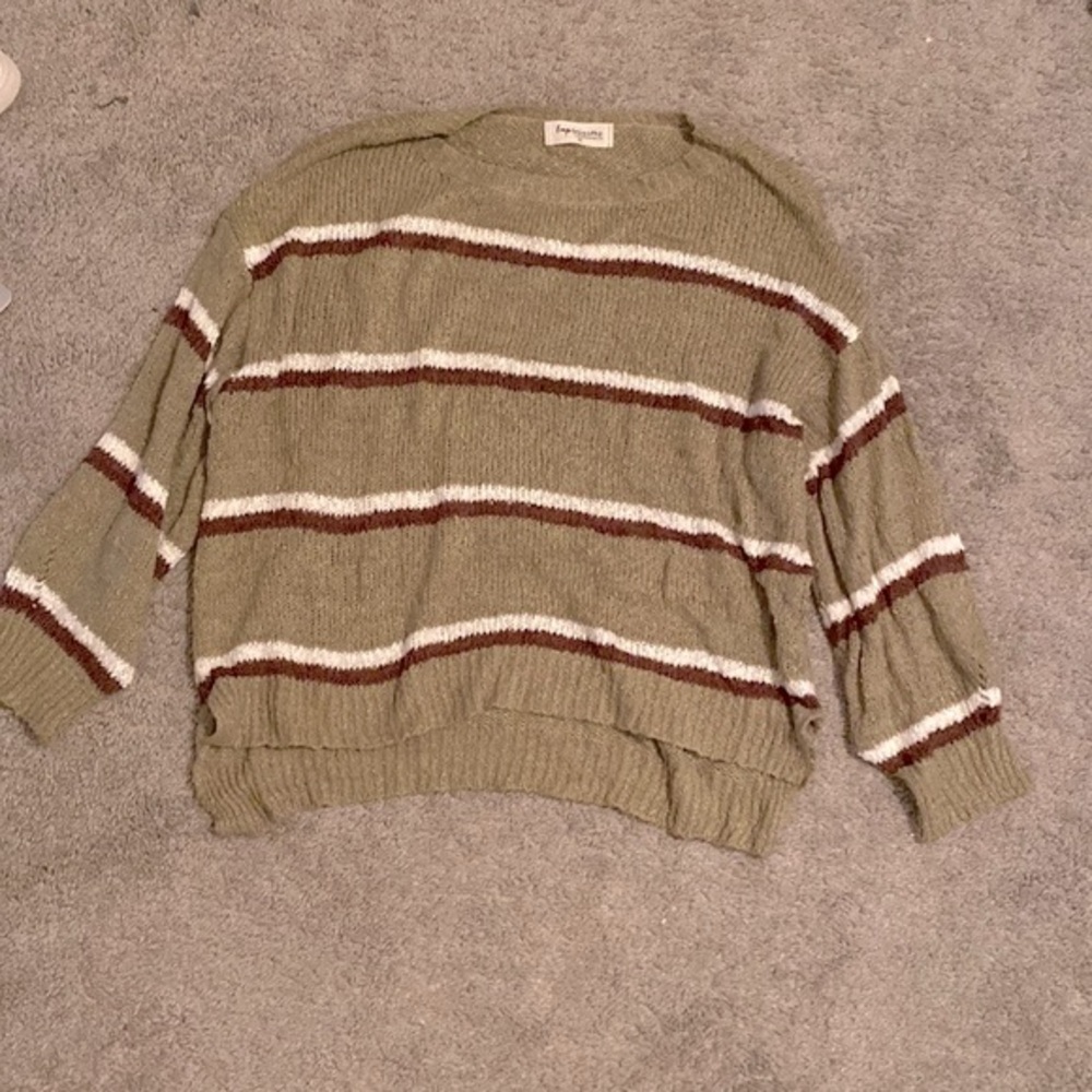 •Olive Green Stripped Sweater🤎